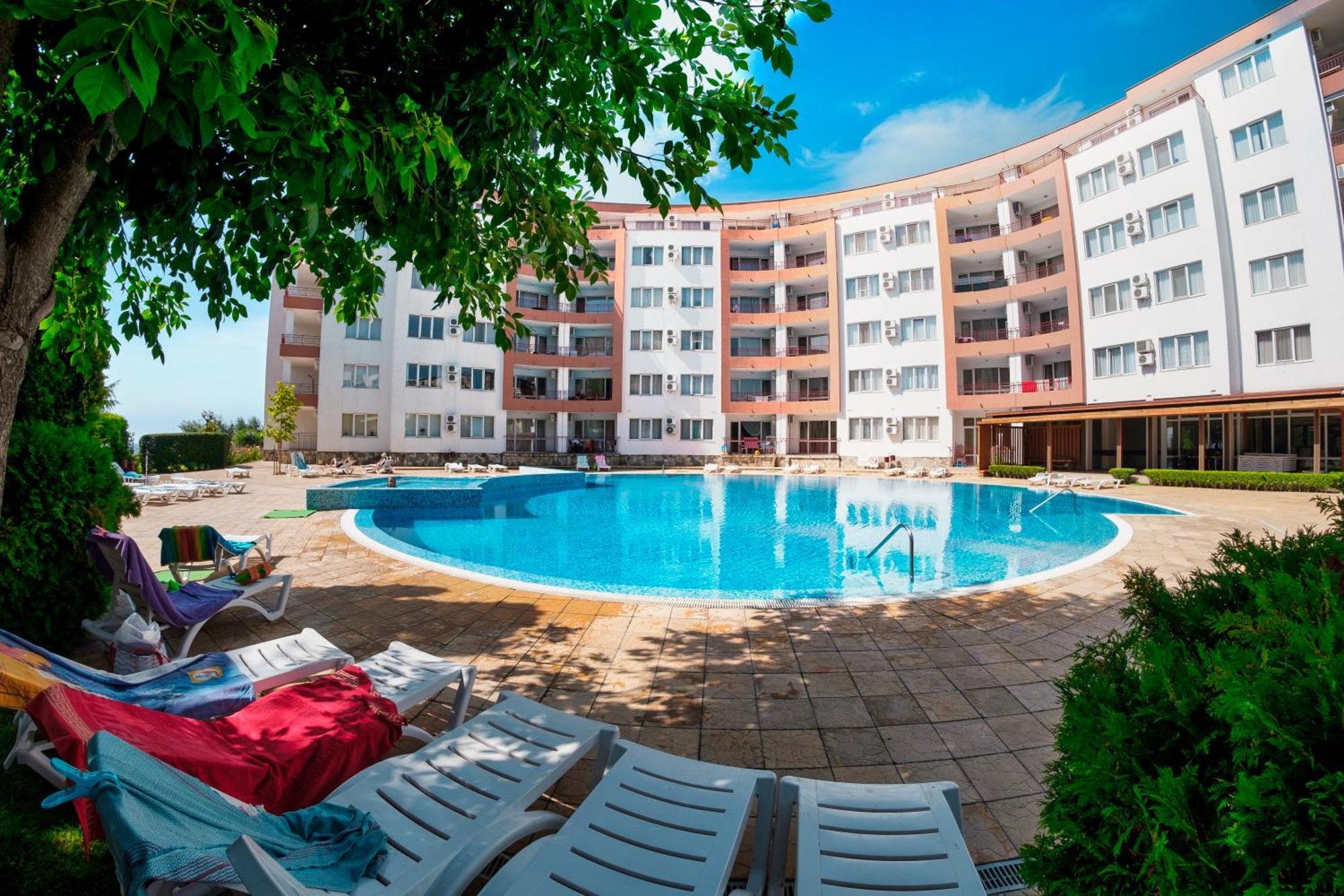 Riviera Fort Beach Apartments Равда Экстерьер фото