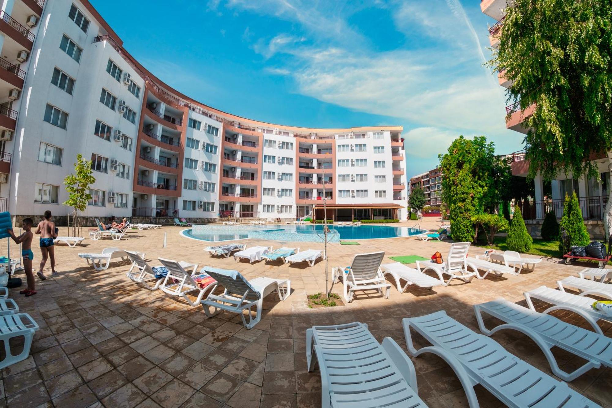 Riviera Fort Beach Apartments Равда Экстерьер фото