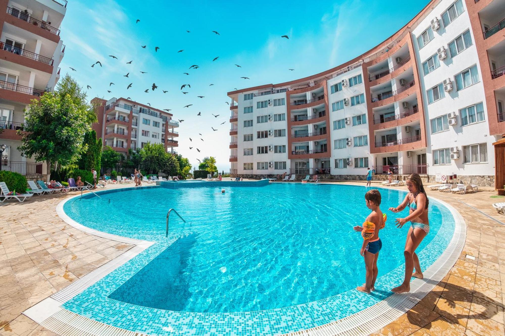 Riviera Fort Beach Apartments Равда Экстерьер фото