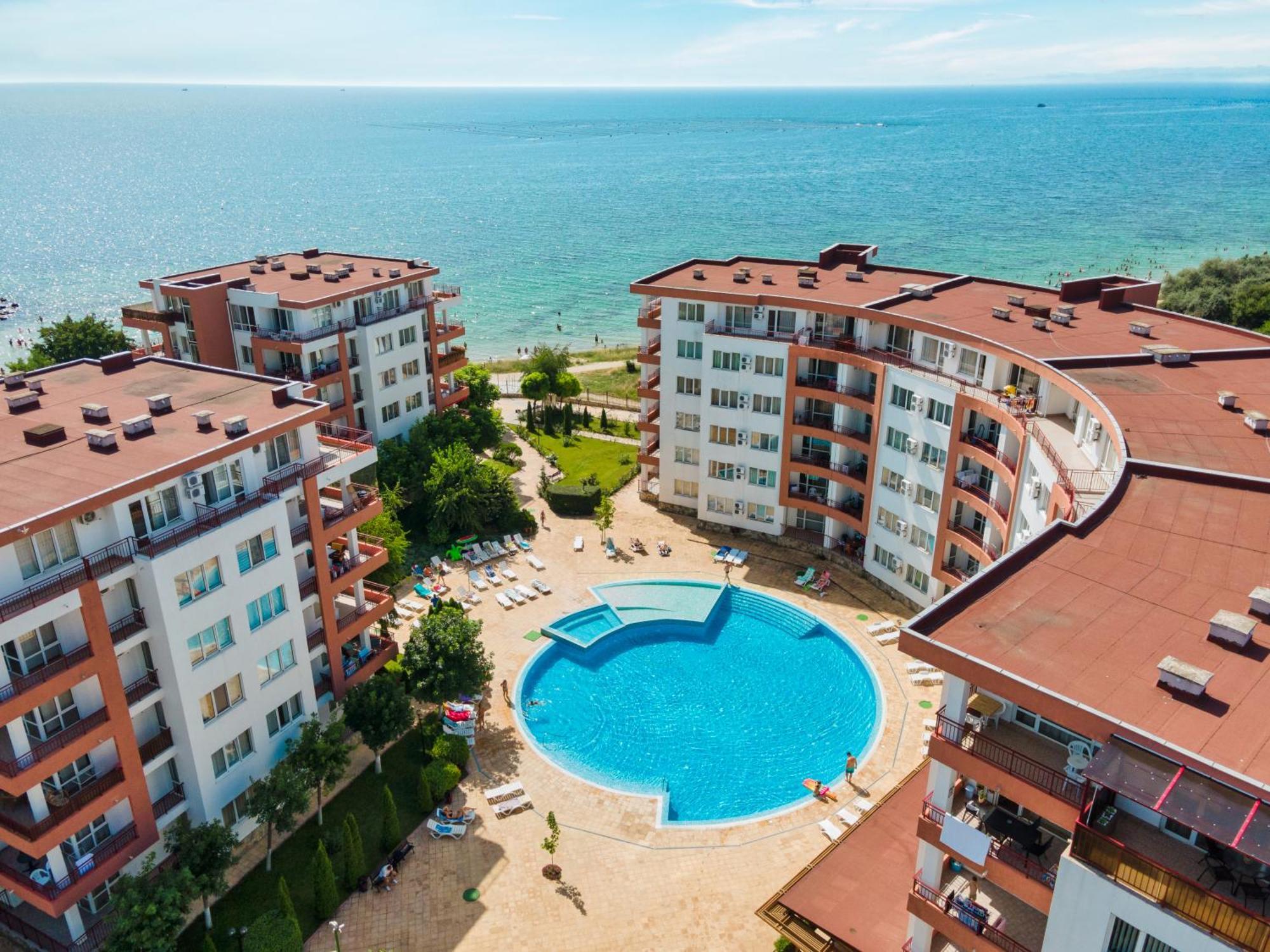 Riviera Fort Beach Apartments Равда Экстерьер фото